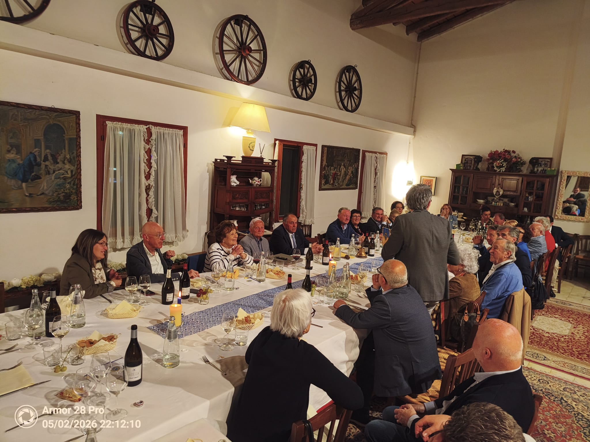 Tavolata con tutti i presenti